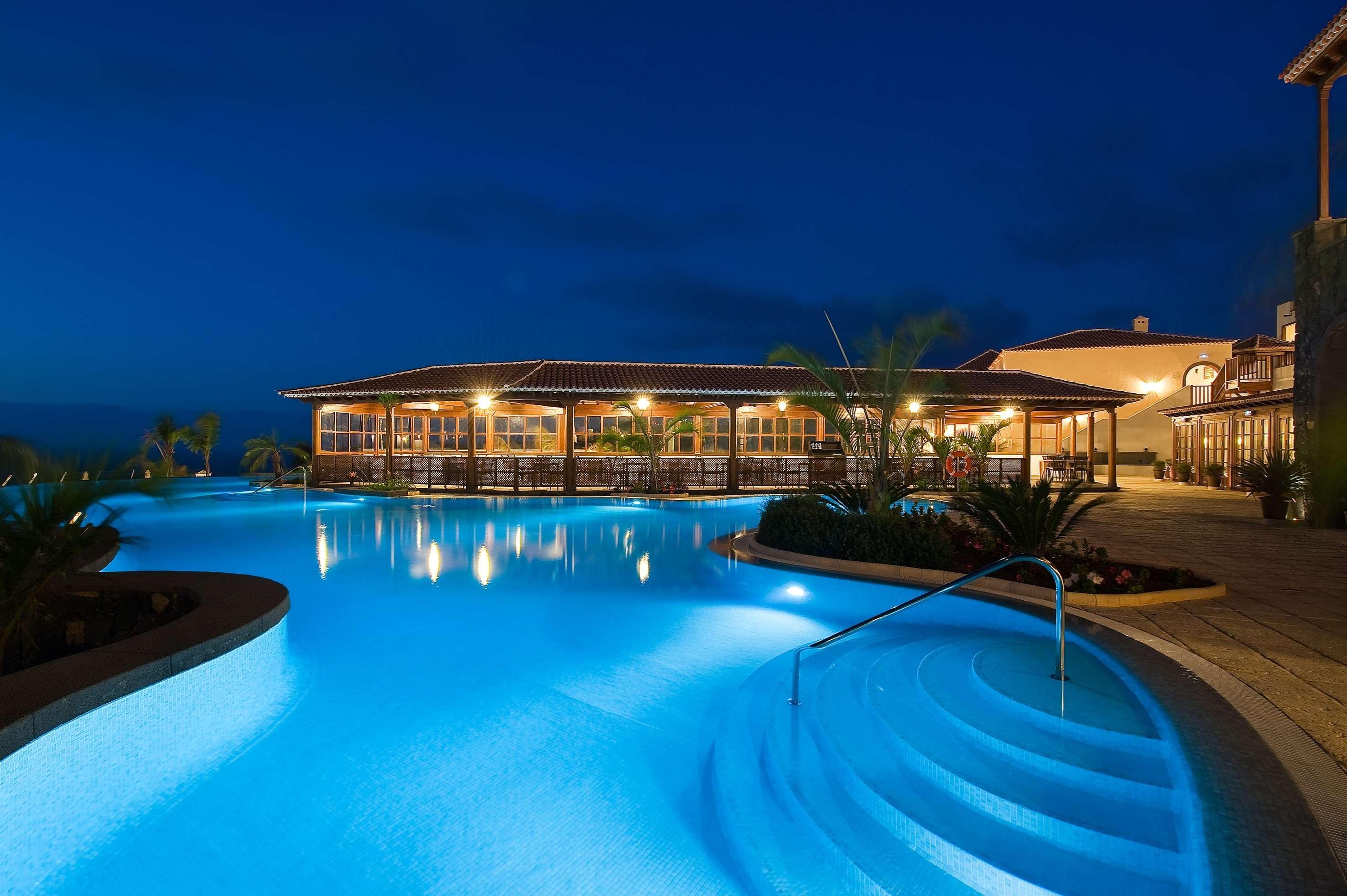 Hacienda del Conde member of Meliá Collection - Adults Only Buenavista Del Norte Exterior foto The resort at night