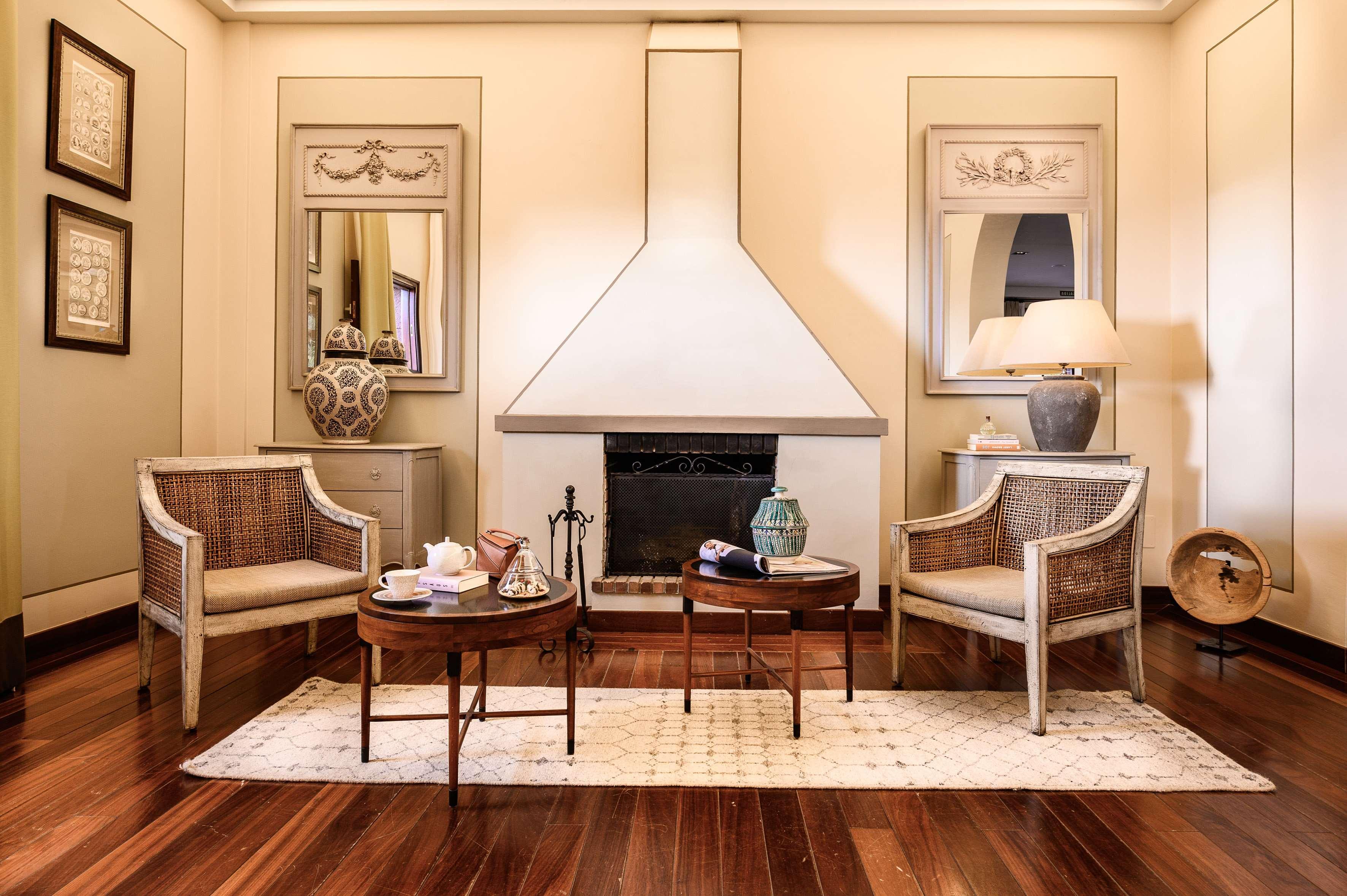 Hacienda del Conde member of Meliá Collection - Adults Only Buenavista Del Norte Exterior foto A living room with a fireplace