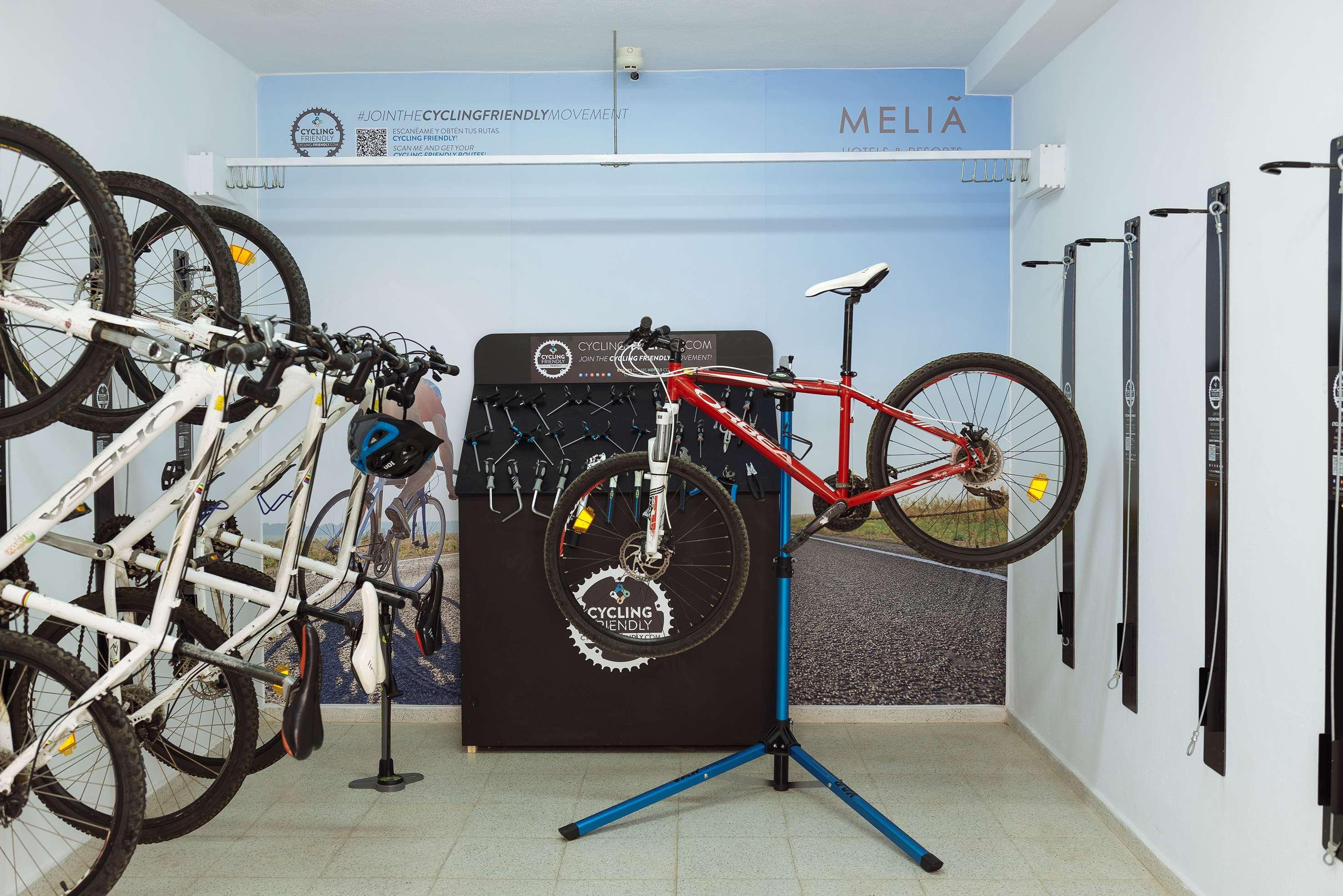 Hacienda del Conde member of Meliá Collection - Adults Only Buenavista Del Norte Exterior foto A bicycle repair station