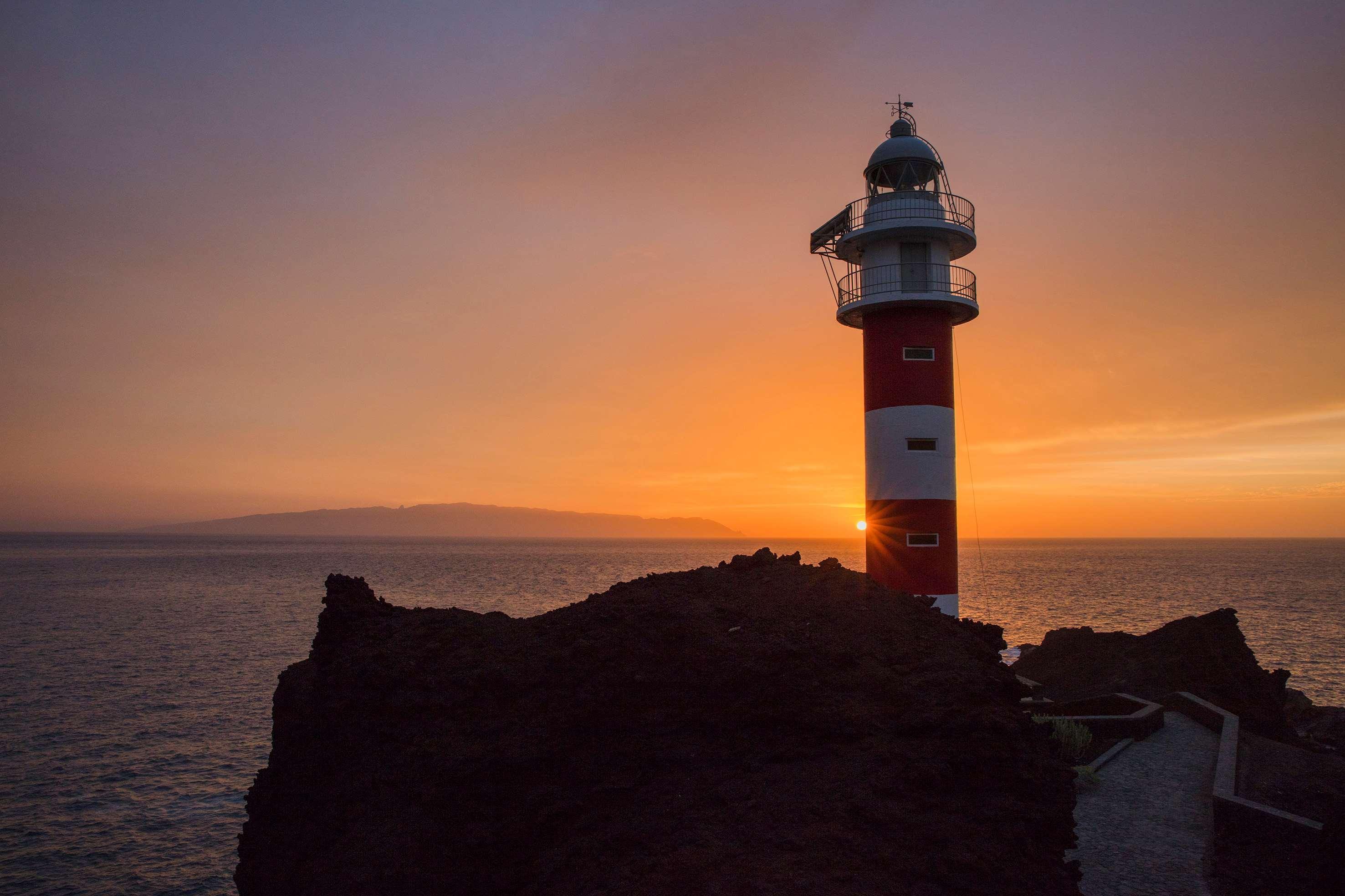 Hacienda del Conde member of Meliá Collection - Adults Only Buenavista Del Norte Exterior foto The lighthouse at sunset