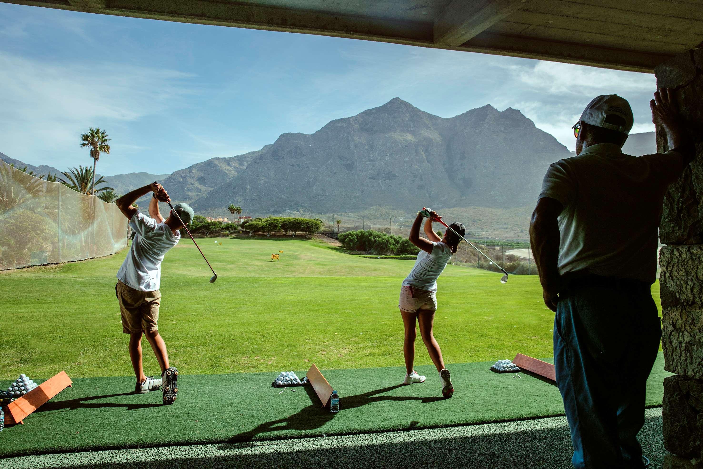 Hacienda del Conde member of Meliá Collection - Adults Only Buenavista Del Norte Exterior foto Golfers at the practice range