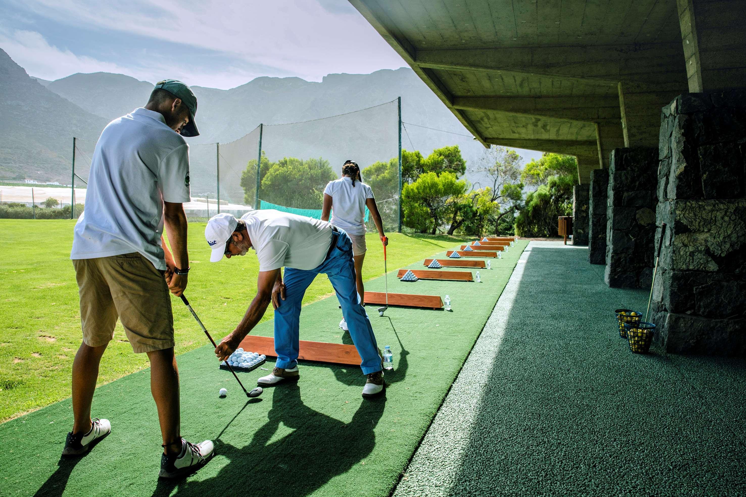 Hacienda del Conde member of Meliá Collection - Adults Only Buenavista Del Norte Exterior foto Golfers at the practice area