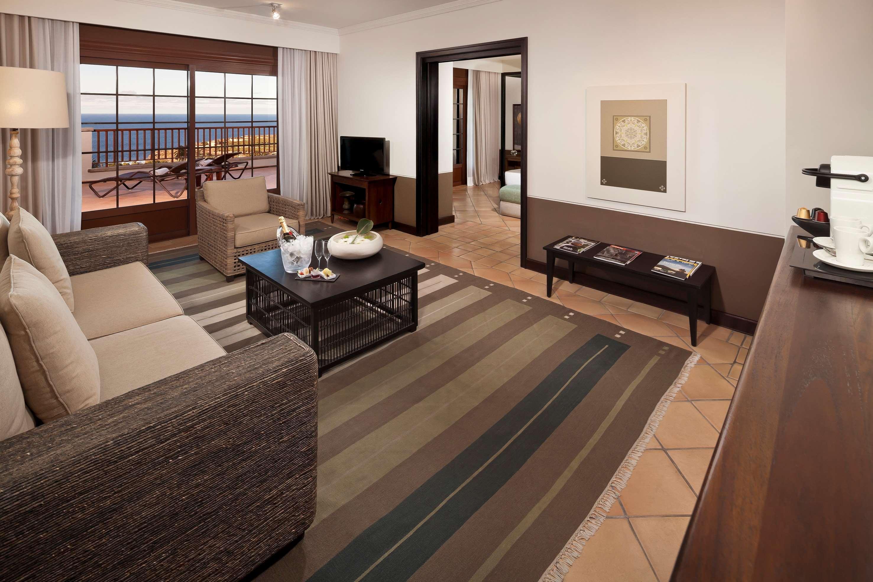 Hacienda del Conde member of Meliá Collection - Adults Only Buenavista Del Norte Exterior foto A living room at the resort