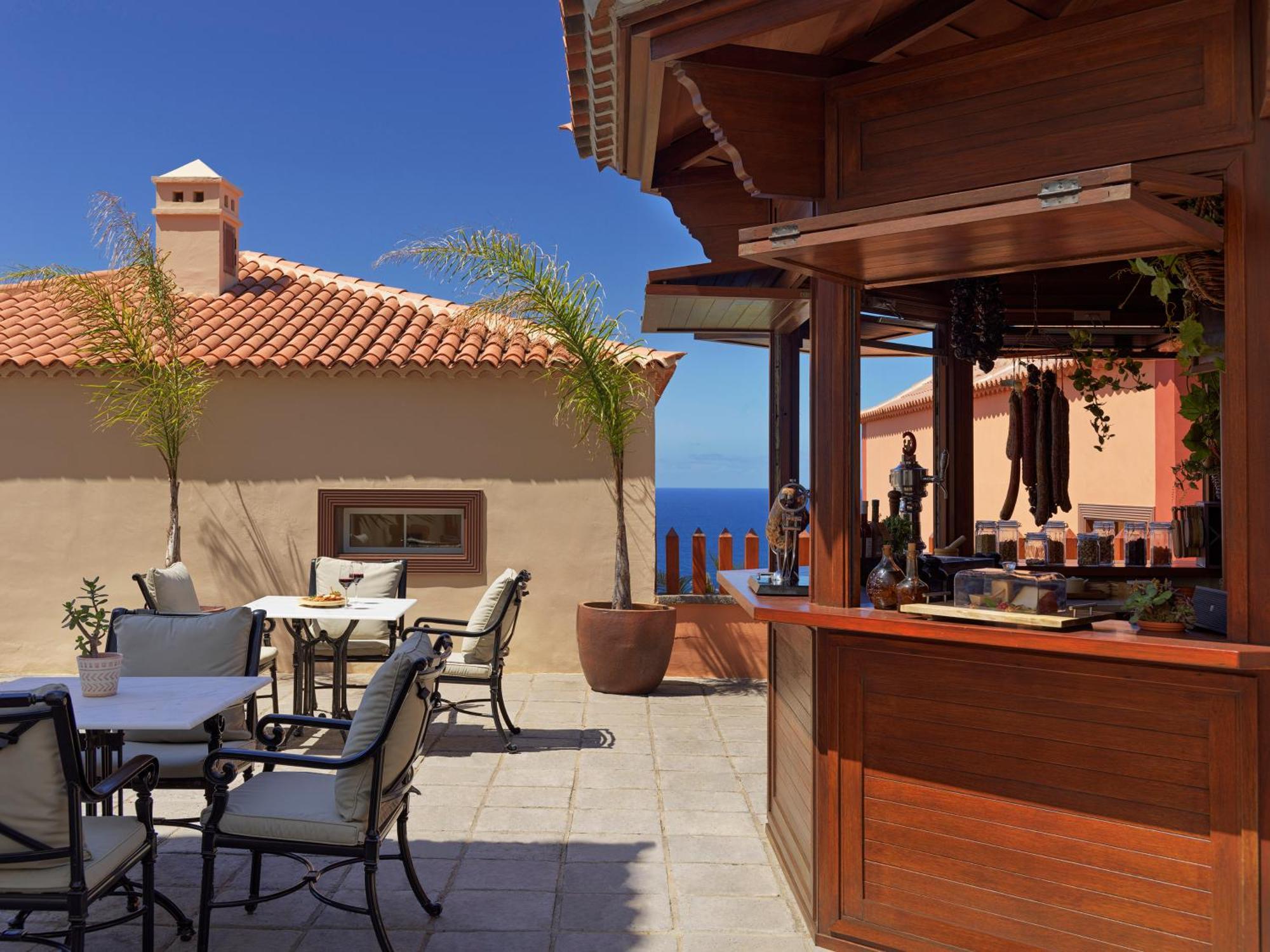 Hacienda del Conde member of Meliá Collection - Adults Only Buenavista Del Norte Exterior foto The bar at the hotel