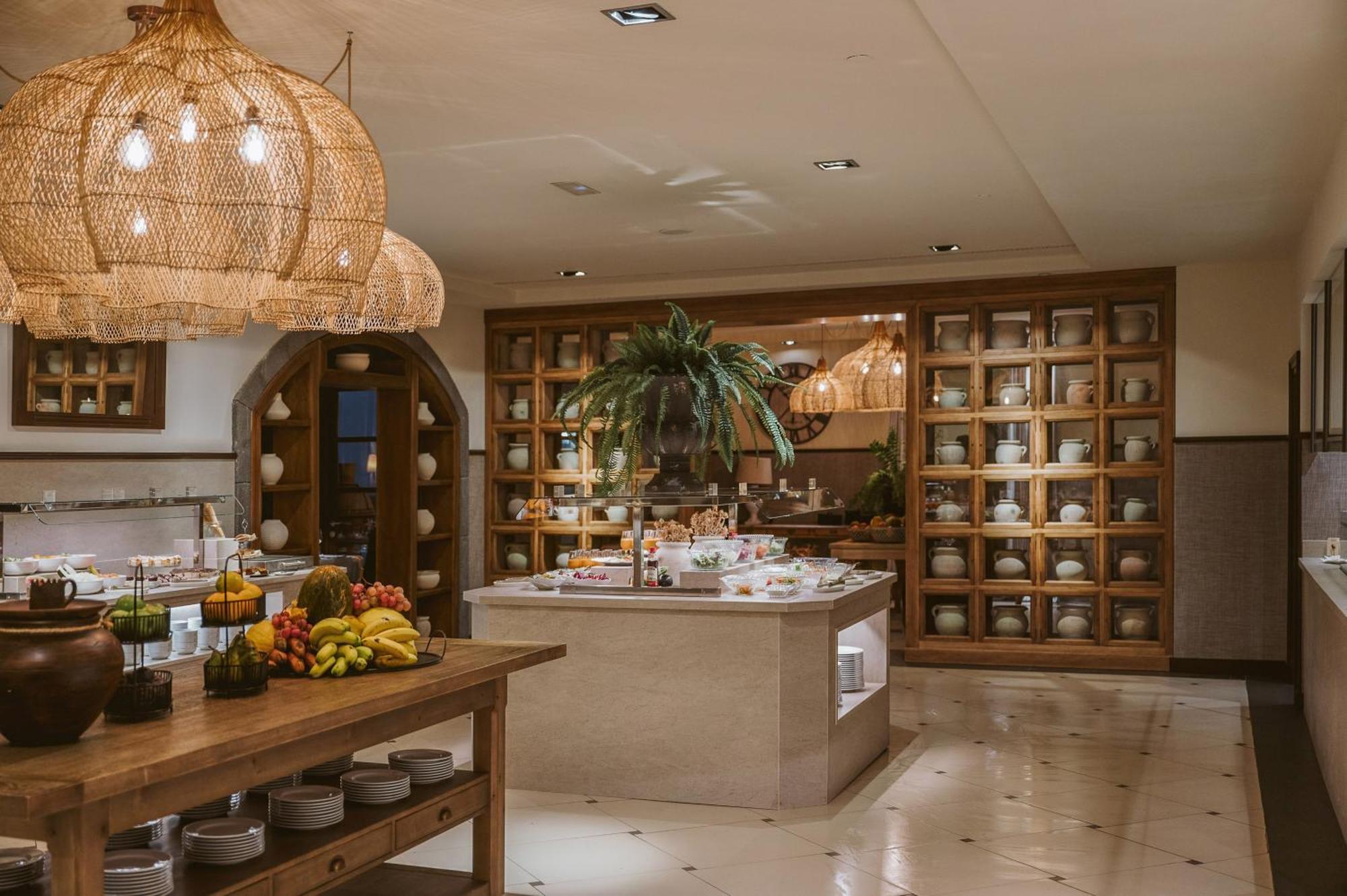 Hacienda del Conde member of Meliá Collection - Adults Only Buenavista Del Norte Exterior foto The buffet at the hotel